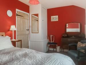 Katil atau katil-katil dalam bilik di Downhouse Cottage