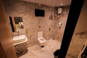 Gallery image of Lotus Luxury Resort in Jāmb
