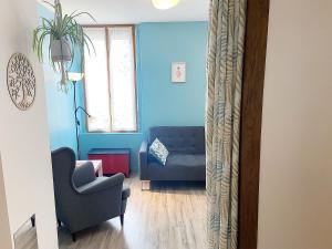 Posezení v ubytování La Family House, spacieuse avec wifi, extérieur et parking + 31 fotografií