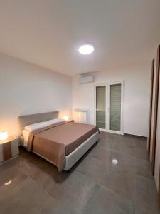 a bedroom with a large bed in a room at Casa Dea in Paterno