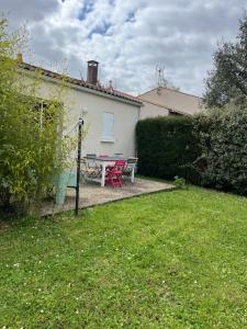 Κήπος έξω από το Maison BELMIRA