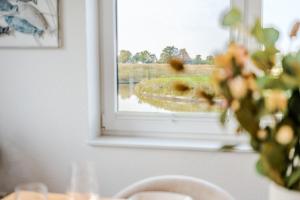 Κήπος έξω από το Küsten Suite Haus Grachtenwinkel direkte Wasserlage, 2 Terrassen, 106qm, Neubaugebiet