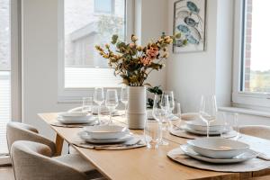 Φωτογραφία από το άλμπουμ του Küsten Suite Haus Grachtenwinkel direkte Wasserlage, 2 Terrassen, 106qm, Neubaugebiet σε Greetsiel