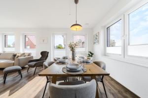 Χώρος καθιστικού στο Küsten Suite Haus Grachtenwinkel direkte Wasserlage, 2 Terrassen, 106qm, Neubaugebiet