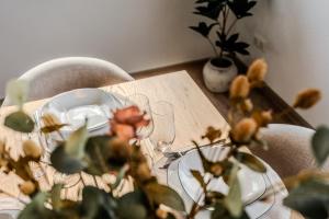 Φωτογραφία από το άλμπουμ του Küsten Suite Haus Grachtenwinkel direkte Wasserlage, 2 Terrassen, 106qm, Neubaugebiet σε Greetsiel +65 φωτογραφίες