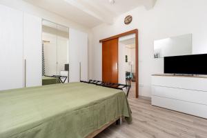 Μια τηλεόραση ή/και κέντρο ψυχαγωγίας στο AltoRione