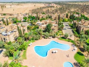 Bazén v ubytování Riad azzouina nebo v jeho okolí