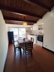 a dining room with a table and chairs in a kitchen at Terrazze al centro in Palermo