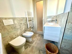 a bathroom with a toilet and a sink at Hostdomus - La Rocca in Garlenda +8 photos