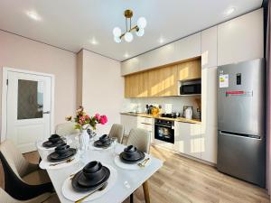 Η κουζίνα ή μικρή κουζίνα στο Apartments near Mega Park