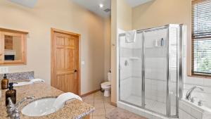 a bathroom with a shower and a sink at Linaker Lodge by AvantStay Gorgeous Cabin in Big Bear w Views in Big Bear Lake +28 photos