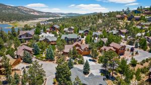 an aerial view of a resort town with houses at Linaker Lodge by AvantStay Gorgeous Cabin in Big Bear w Views in Big Bear Lake