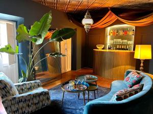 a living room with two couches and a bar at Casa Alamanda Moclin in Moclín