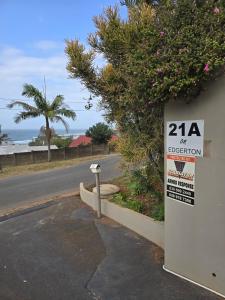 a hour absorption sign next to a street at 21A on Edgerton in Freeland Park