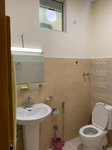 Ένα μπάνιο στο Skyline Rooftop Studio