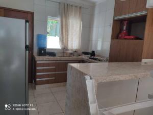 a kitchen with a sink and a counter top at Casa de Boneca in Prado