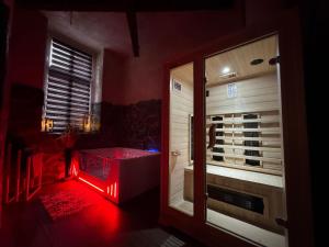 a red light in a room with a window at Apartament Stodoła Spa z Jacuzzi,Sauna w Centrum in Bydgoszcz