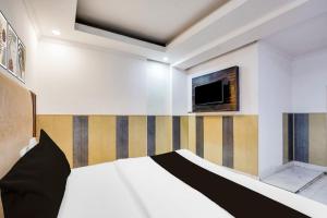 Ένα ή περισσότερα κρεβάτια σε δωμάτιο στο Hotel O HAPPY STAY INN