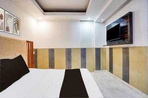 Ένα ή περισσότερα κρεβάτια σε δωμάτιο στο Hotel O HAPPY STAY INN