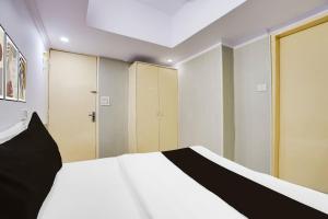 Ένα ή περισσότερα κρεβάτια σε δωμάτιο στο Hotel O HAPPY STAY INN +21 φωτογραφίες