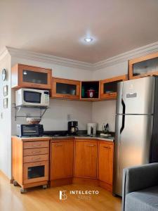 O bucătărie sau chicinetă la Edifício Capri - No Coração de Poços, com Vista deslumbrante para o Cristo +31 fotografii