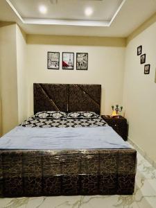 a bedroom with a large bed in a room at The little nest in Islamabad