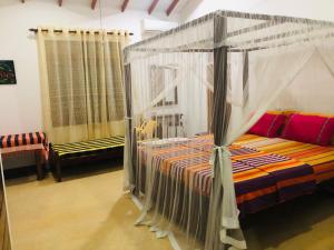 Ένα ή περισσότερα κρεβάτια σε δωμάτιο στο Jungle view one bedroom private apartment