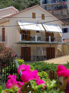 Gallery image of Maroudas Stavros Apartments in Vathi