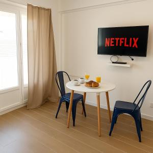 a table and chairs in a room with a sign at Appartement de charme Digoin #18 in Digoin