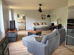 a living room with a couch and a table at Le jardin suspendu in Méounes-lès-Montrieux