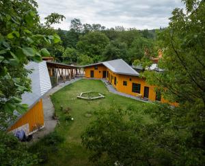 an aerial view of a house with a yard at Hypha etc in Cîmpu Cetăţii