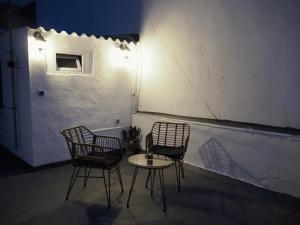 two chairs and a table in a room at Domus Mare in Peñíscola