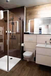 Koupelna v ubytování Red Kite Resort + 19 fotografií