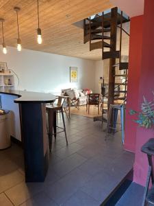 a kitchen and living room with a table and chairs at Charmante maison 2 Chambres à 10 mn d'Angers et 1h15 du Puy in Corné