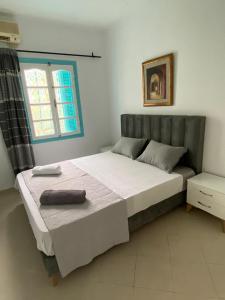 a large bed in a bedroom with a window at Dar Saïda Guest house in Tunis