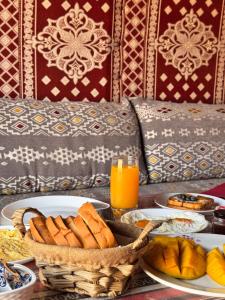 Jídlo v luxury tent nebo okolí