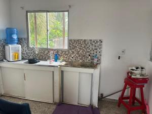 a kitchen with a sink and a window at Cop 30 terceiro andar in Belém