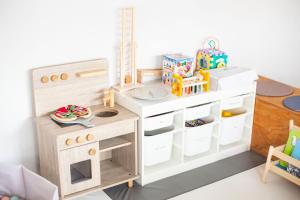 a toy kitchen with a table and shelves at 一棟貸し切り宿 Hojo Machi Hostel in Kasai