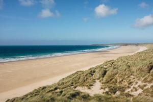a view of a beach with the ocean at The Annexe At The Old Mill in Camborne