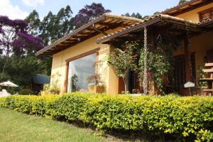 Gallery image of Casa nas montanhas com piscina, lazer completo e vista encantadora in Osasco +17 photos