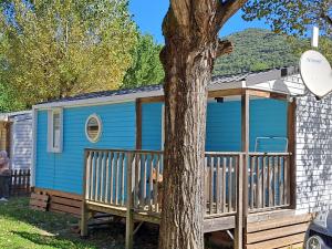 Το κτήριο όπου στεγάζεται  το κάμπινγκ