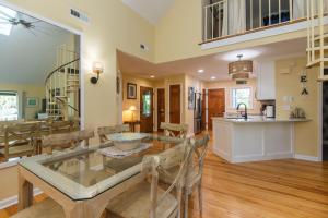 Nhà bếp/bếp nhỏ tại 907 Shelter Cove