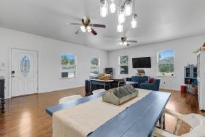 a living room with a couch and a ceiling fan at Hill Country RelaxStation Getaway in Morris Ranch