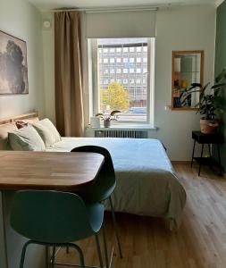 Katil atau katil-katil dalam bilik di Cozy studio in the center of Helsinki
