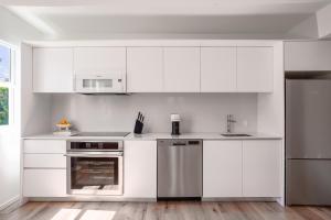 Kuchyň nebo kuchyňský kout v ubytování Beach Haus Design District