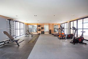 a gym with several treadmills and exercise bikes at Studio Completo Perto de Tudo - MUV0410 in Curitiba