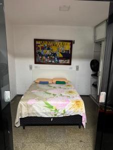 a bedroom with a bed with a painting on the wall at Beira-Mar Flat Venetto - Premium in Fortaleza +62 photos