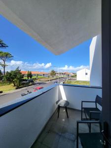 a balcony with a chair and a view of a street at CiTY CENTER in Monte