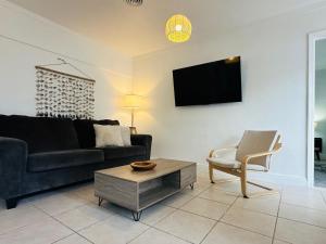 a living room with a couch and a chair at Wilton Manors Guesthouse in Fort Lauderdale +12 photos