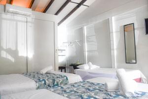 a room with two beds and a table in it at Cabinas Bahía Uvita - Marino Ballena National Park Lodge in Uvita